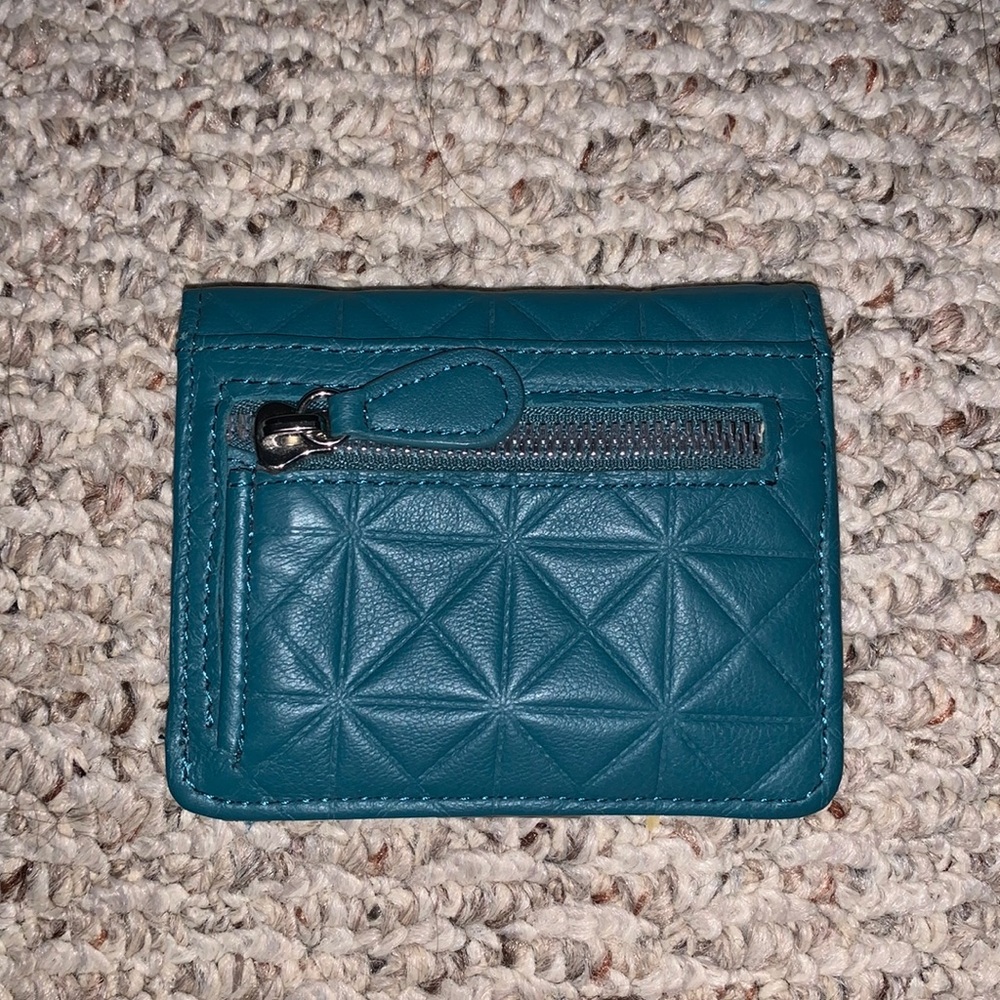 Women’s wallet.